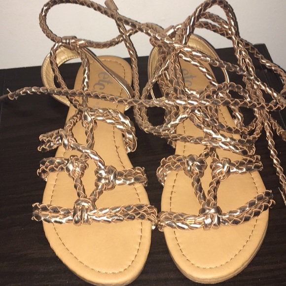 SOLD 💥 5 for $20 💥 Gold gladiator sandals - Picture 4 of 5